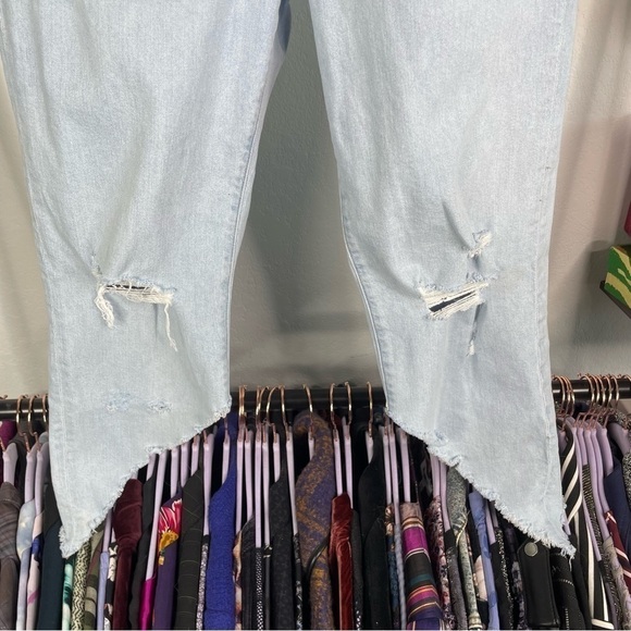 EXPRESS 2021 Mid Rise 90’s Ankle Boot Light Wash Destroyed Jeans - Picture 3 of 9